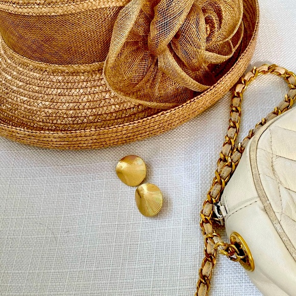 Vintage Trifari Gold Sea shells clip earrings - Picture 5 of 5